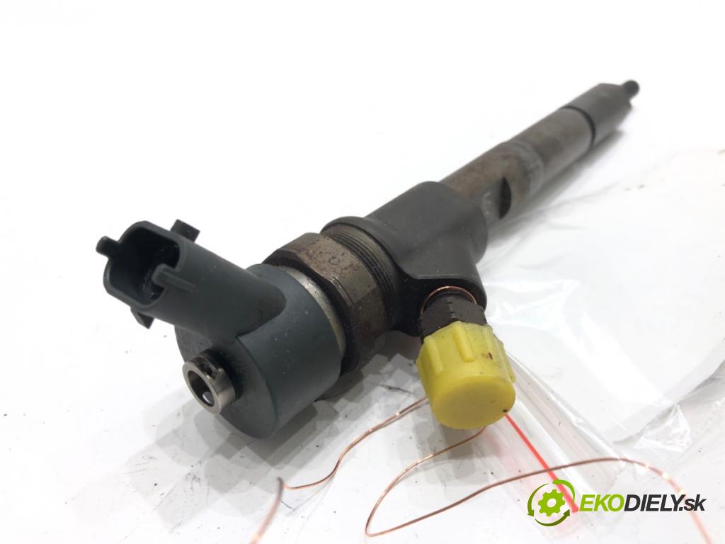 TOYOTA AURIS (_E15_) 2006 - 2012    1.4 D-4D (NDE150_) 66 kW [90 KM] olej napędowy 2007 - 2012  vstrekovač 23670-33040 (Vstrekovače)