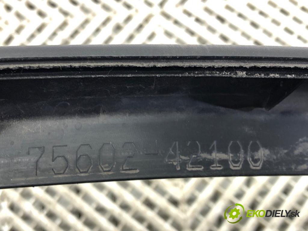 TOYOTA RAV 4 IV (_A4_) 2012 - 2022    2.5 Hybrid (AVA42_) 114 kW [155 KM] Hybryda silnik benzynowy / elektryczny 2015 - 2018  lišta blatníka přední část levá strana 75602-42100