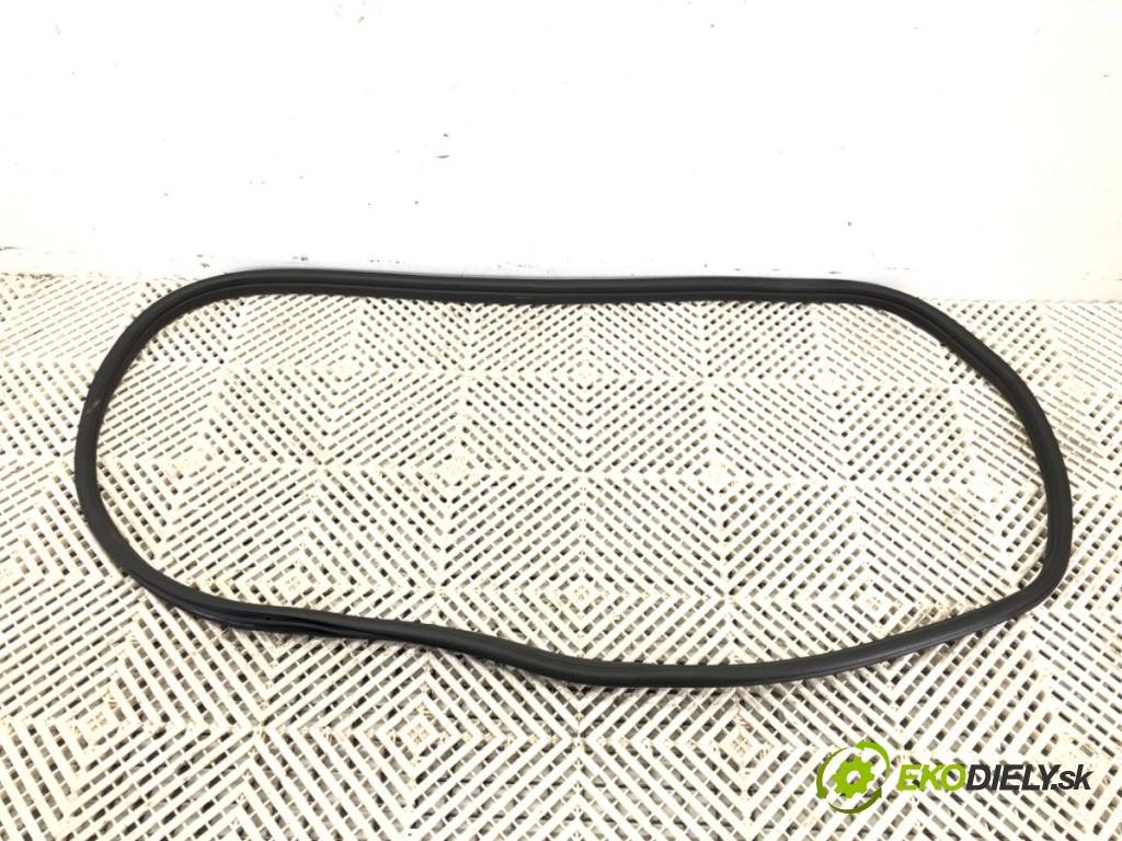 BMW X1 (U11) 2022-2025    s-drive 2.0i 115kW [156KM] BENZYNA  těsnění dveře zadní část levá strana  (Ostatní)