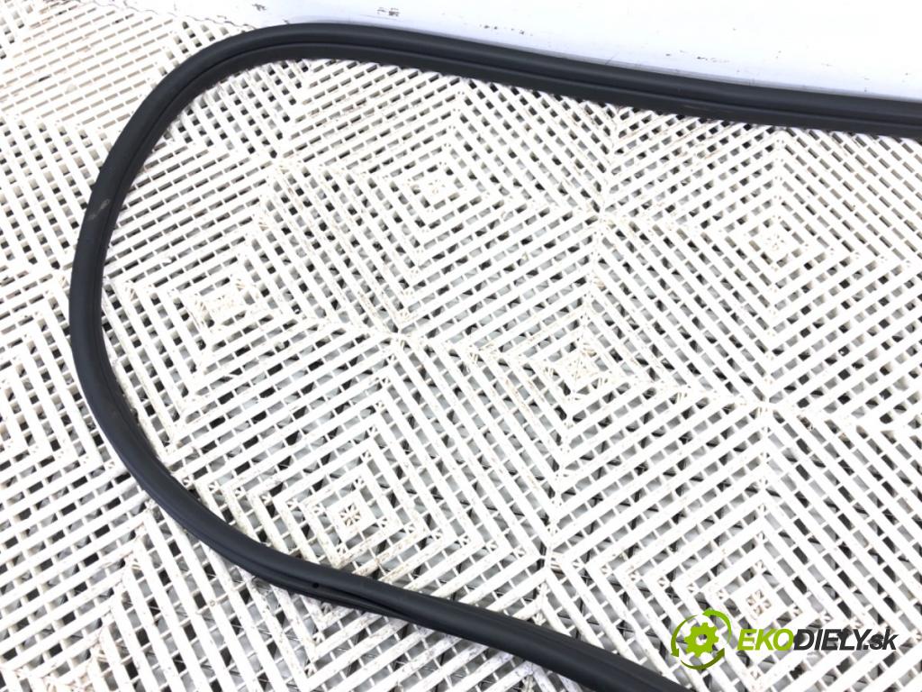 BMW X1 (U11) 2022-2025    s-drive 2.0i 115kW [156KM] BENZYNA  těsnění dveře zadní část levá strana  (Ostatní)