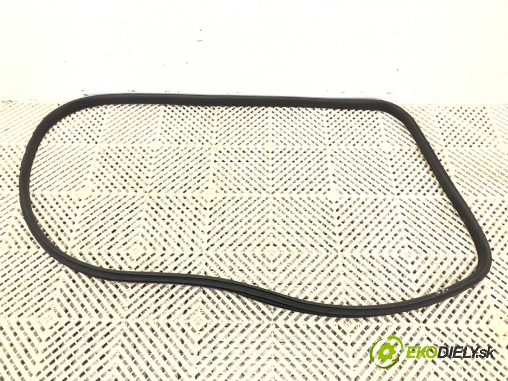 BMW X1 (U11) 2022-2025    s-drive 2.0i 115kW [156KM] BENZYNA  těsnění dveře zadní část pravá  (Ostatní)