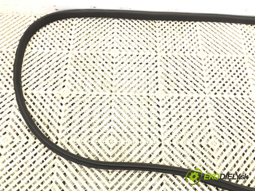 BMW X1 (U11) 2022-2025    s-drive 2.0i 115kW [156KM] BENZYNA  těsnění dveře zadní část pravá  (Ostatní)