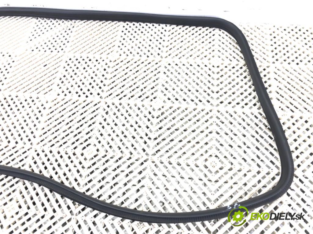 BMW X1 (U11) 2022-2025    s-drive 2.0i 115kW [156KM] BENZYNA  těsnění dveře zadní část pravá  (Ostatní)