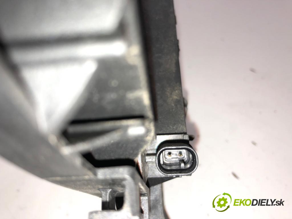 AUDI A8 D5 sedan 2020 338 kW 60 TFSI Mild Hybrid quattro 3996 Kľučka vonkajšia pravy zad 4N0837812E