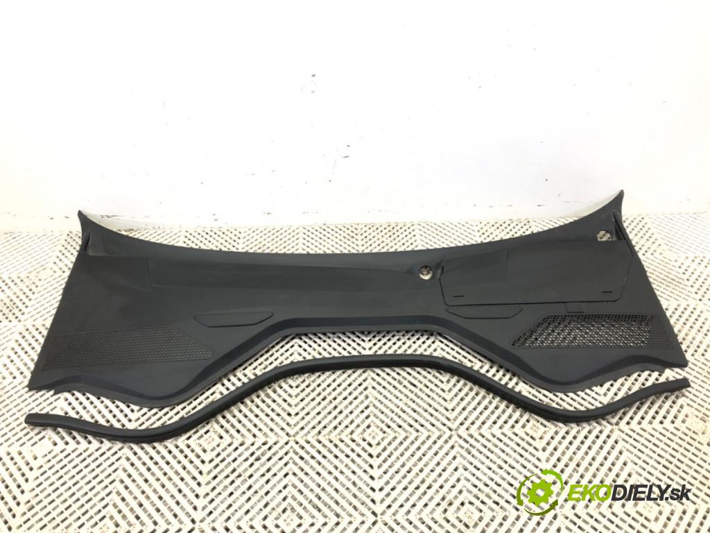 AUDI A8 D5 (4N2, 4N8) 2017 - 2022    60 TFSI Mild Hybrid quattro 338 kW [460 KM] Hybryda silnik benzynowy / elektryczny 2018 - 2022  Torpédo, plast pod čelné okno 4N1819403B (Torpéda)