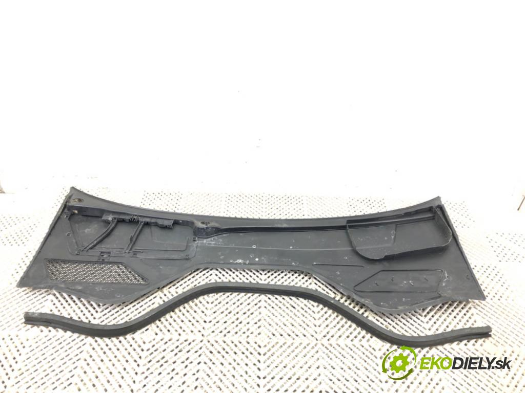 AUDI A8 D5 (4N2, 4N8) 2017 - 2022    60 TFSI Mild Hybrid quattro 338 kW [460 KM] Hybryda silnik benzynowy / elektryczny 2018 - 2022  Torpédo, plast pod čelné okno 4N1819403B (Torpéda)