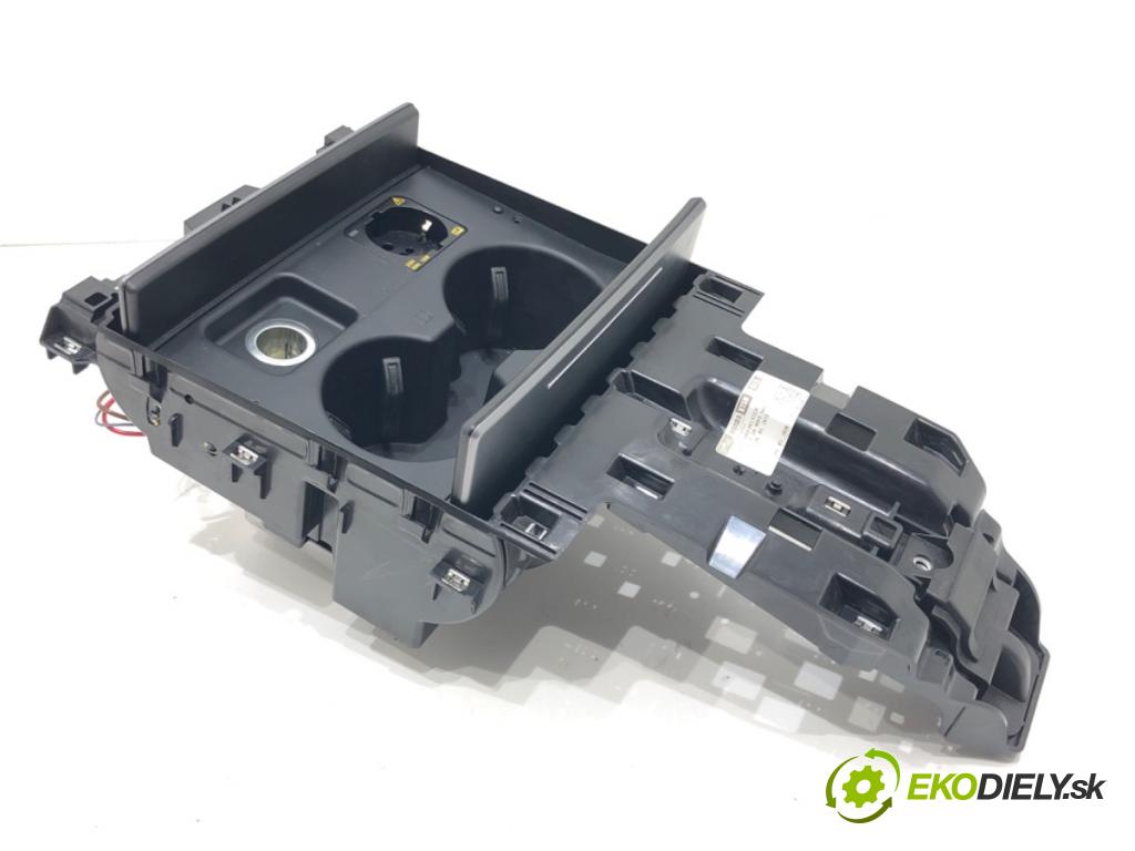 AUDI A8 D5 sedan 2020 338 kW 60 TFSI Mild Hybrid quattro 3996 Priehradka, kastlík zapalovač zadná 4N0907155 4N4862532H