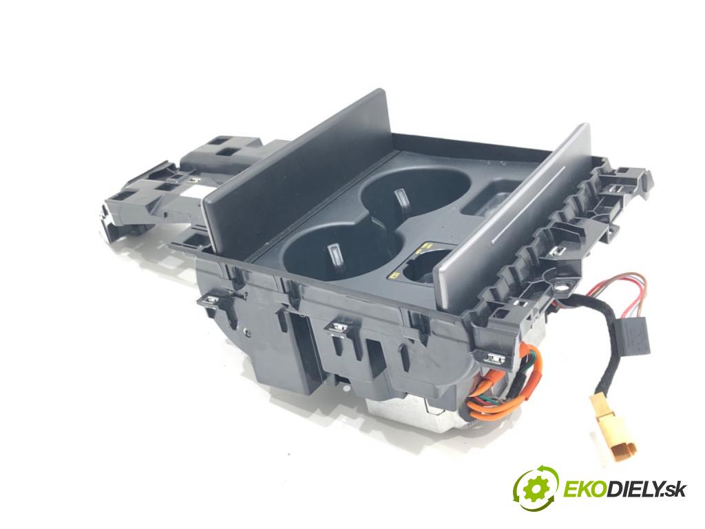 AUDI A8 D5 sedan 2020 338 kW 60 TFSI Mild Hybrid quattro 3996 Priehradka, kastlík zapalovač zadná 4N0907155 4N4862532H