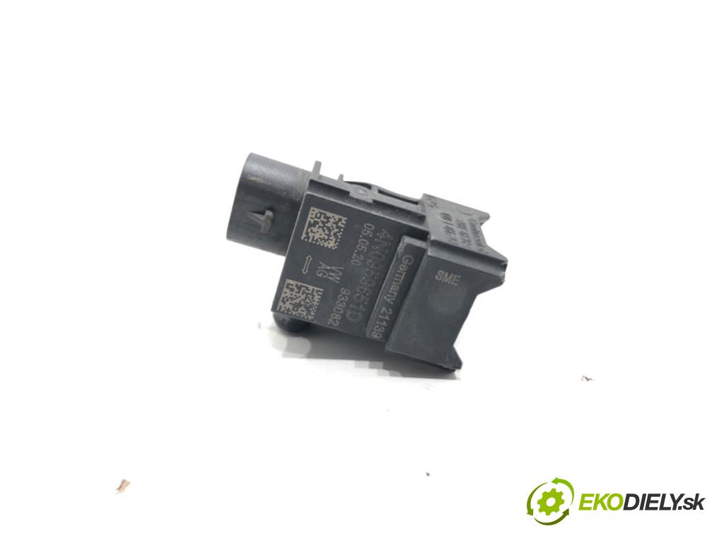 AUDI A8 D5 (4N2, 4N8) 2017 - 2022    60 TFSI Mild Hybrid quattro 338 kW [460 KM] Hybryda silnik benzynowy / elektryczny 2018 - 2022  Snímač nárazu 4N0959651D (Snímače nárazu)