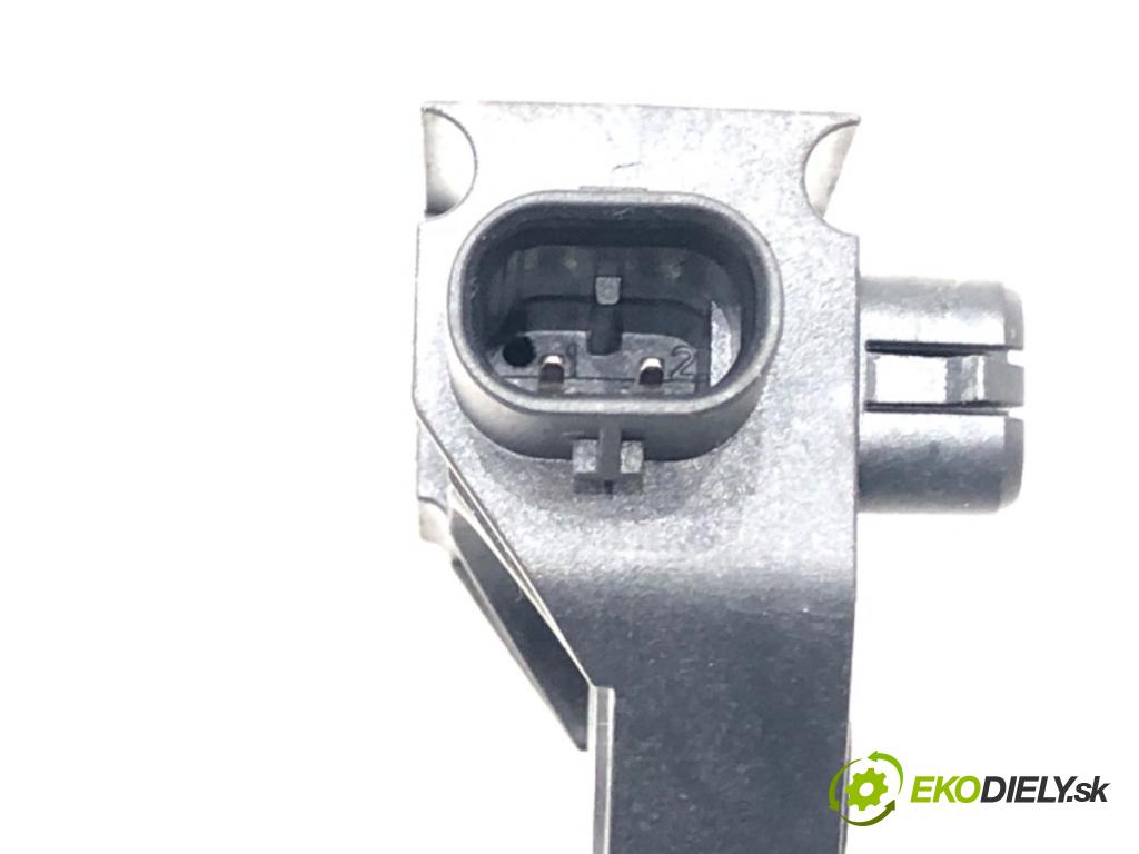 AUDI A8 D5 (4N2, 4N8) 2017 - 2022    60 TFSI Mild Hybrid quattro 338 kW [460 KM] Hybryda silnik benzynowy / elektryczny 2018 - 2022  Snímač nárazu 4N0959651D (Snímače nárazu)