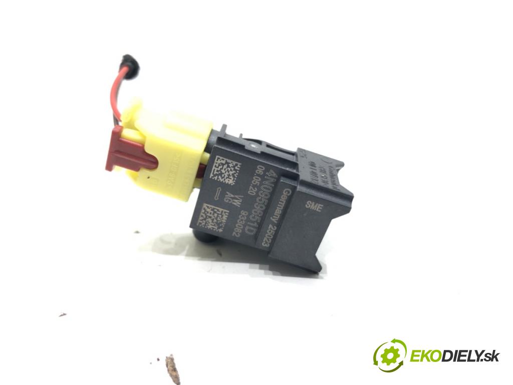 AUDI A8 D5 (4N2, 4N8) 2017 - 2022    60 TFSI Mild Hybrid quattro 338 kW [460 KM] Hybryda silnik benzynowy / elektryczny 2018 - 2022  Snímač nárazu 4N0959651D (Snímače nárazu)