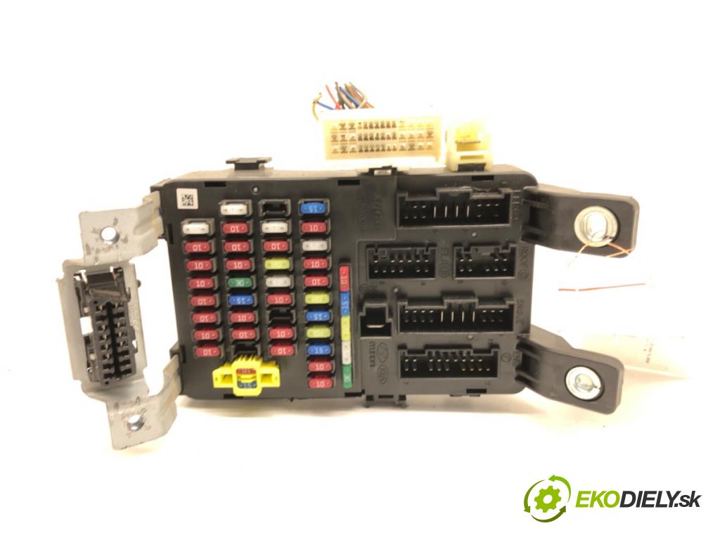 KIA RIO II (JB) 2005 - 2011    1.4 16V 71 kW [97 KM] benzyna 2005 - 2011  skříňka poistková 91950-1G080 (Pojistkové skříňky)