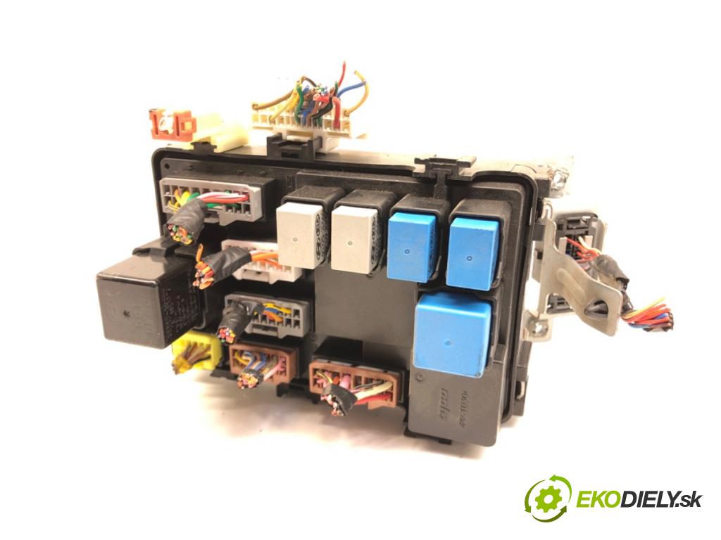 KIA RIO II (JB) 2005 - 2011    1.4 16V 71 kW [97 KM] benzyna 2005 - 2011  skříňka poistková 91950-1G080 (Pojistkové skříňky)