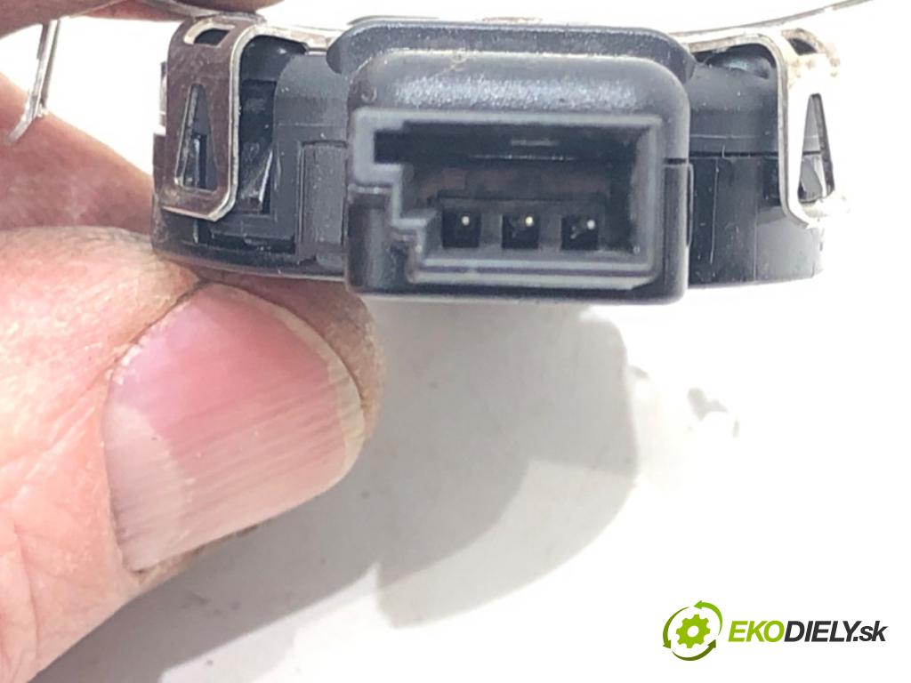 AUDI A8 D5 (4N2, 4N8) 2017 - 2022    60 TFSI Mild Hybrid quattro 338 kW [460 KM] Hybryda silnik benzynowy / elektryczny 2018 - 2022  Snímač dažďa 81A955555A (Snímače dažďa)