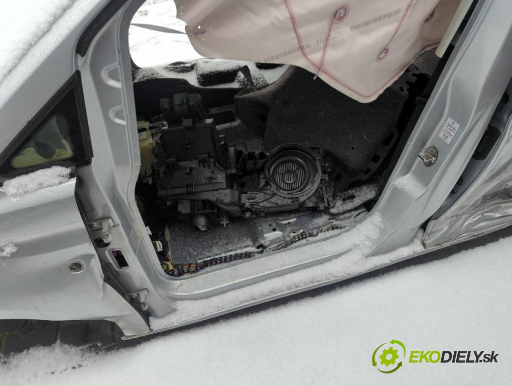 VW CADDY V Nadwozie pełne/minivan (SBA, SBH) 2020 - 2022    2.0 TDi BMT 90 kW [122 KM] olej napędowy 2020 - 2022  KAROSERIA ČTVRŤÁK blatník zadní část práh střecha PODŁUŻNICA