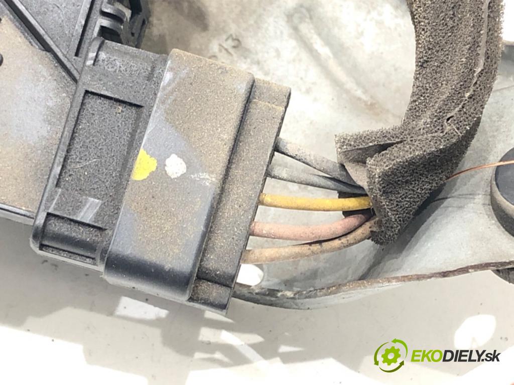 DACIA DUSTER (HS_) 2010 - 2018    1.6 16V LPG 77 kW [105 KM] Benzyna / gaz samochodowy (LPG) 2011 - 2018  Mechanizmus stieračov predný 8200619512 (Motorčeky stieračov predné)