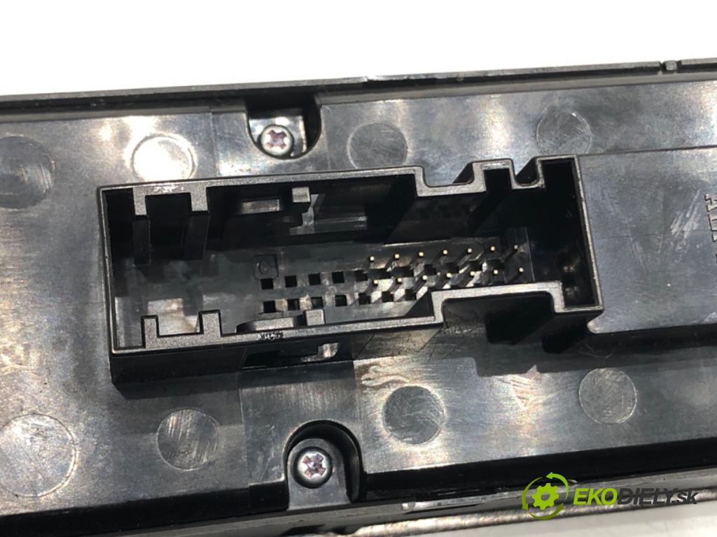 OPEL ZAFIRA B Nadwozie pełne/minivan (A05) 2005 - 2015    1.9 CDTI VAN (M75) 88 kW [120 KM] olej napędowy 2005 - 2015  Prepínač okien 13228706 (Prepínače, spínače, tlačidlá a ovládače kúrenia)