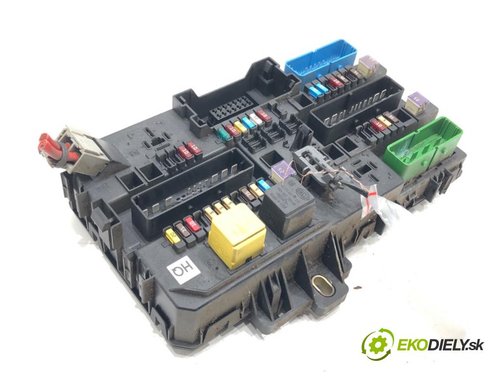 OPEL ZAFIRA B Nadwozie pełne/minivan (A05) 2005 - 2015    1.9 CDTI VAN (M75) 88 kW [120 KM] olej napędowy 2005 - 2015  modul BSI 13220831 (Pojistkové skříňky)