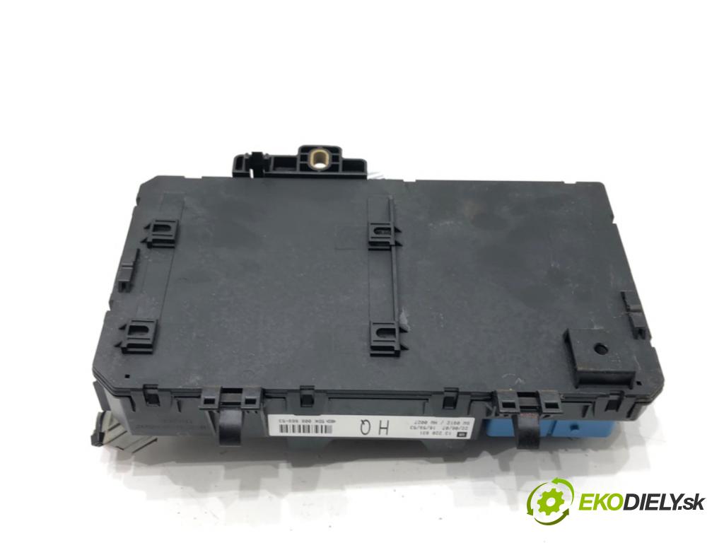 OPEL ZAFIRA B Nadwozie pełne/minivan (A05) 2005 - 2015    1.9 CDTI VAN (M75) 88 kW [120 KM] olej napędowy 2005 - 2015  modul BSI 13220831 (Pojistkové skříňky)