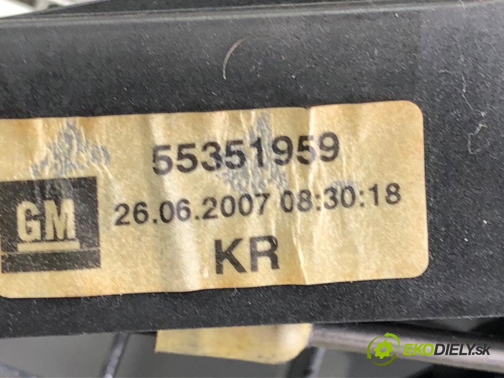 OPEL ZAFIRA B Nadwozie pełne/minivan (A05) 2005 - 2015    1.9 CDTI VAN (M75) 88 kW [120 KM] olej napędowy 2005 - 2015  Kulisa 55351959 (Rýchlostné páky / kulisy)