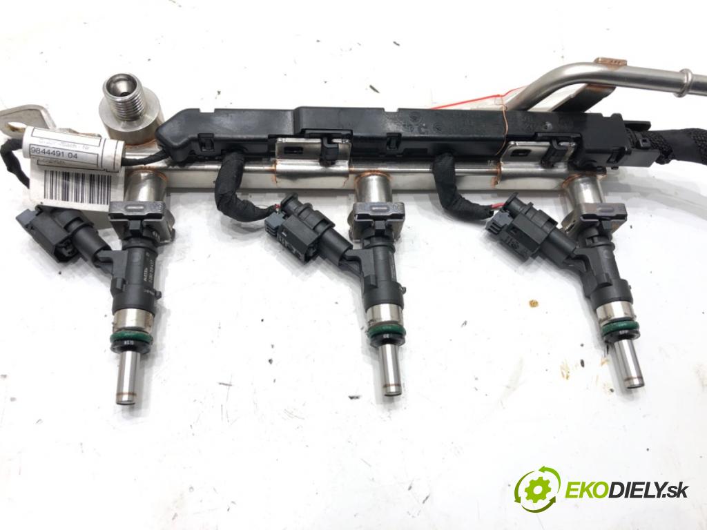 BMW X1 (U11) 2022-2025    s-drive 2.0i 115kW [156KM] BENZYNA  Lišta vstrekovacia 8483304 (Vstrekovacie lišty)