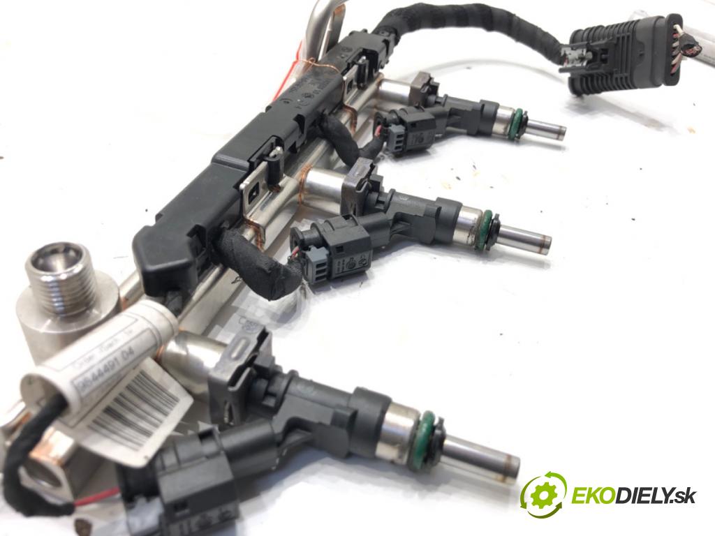 BMW X1 (U11) 2022-2025    s-drive 2.0i 115kW [156KM] BENZYNA  Lišta vstrekovacia 8483304 (Vstrekovacie lišty)