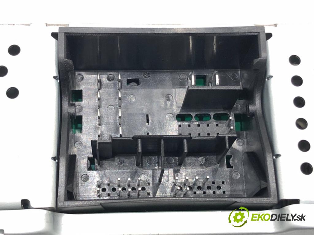 MAN TGE Autobus 2017 - 2022    2.0 TDI 130 kW [177 KM] olej napędowy 2017 - 2022  RADIO 7C0035153 (Audio zariadenie)