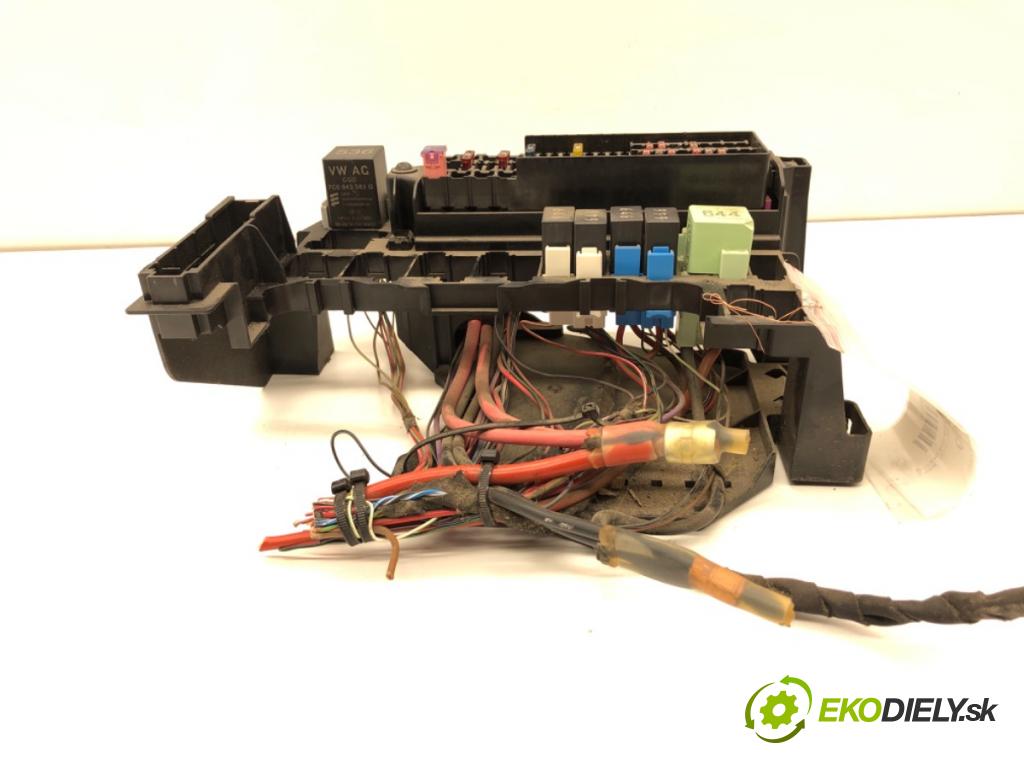 MAN TGE Autobus 2017 - 2022    2.0 TDI 130 kW [177 KM] olej napędowy 2017 - 2022  Skrinka poistková 7C0061261 (Poistkové skrinky)