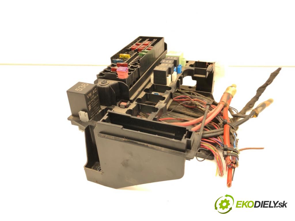 MAN TGE Autobus 2017 - 2022    2.0 TDI 130 kW [177 KM] olej napędowy 2017 - 2022  Skrinka poistková 7C0061261 (Poistkové skrinky)