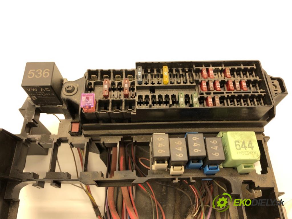 MAN TGE Autobus 2017 - 2022    2.0 TDI 130 kW [177 KM] olej napędowy 2017 - 2022  Skrinka poistková 7C0061261 (Poistkové skrinky)