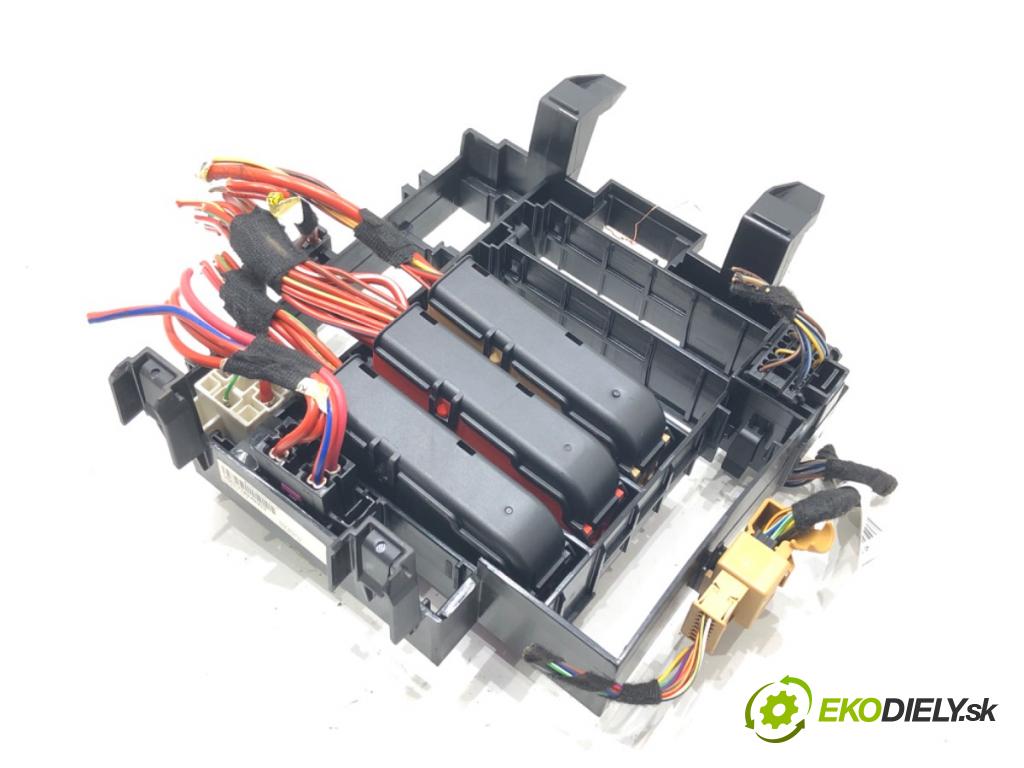 AUDI Q7 (4MB, 4MG) 2015 - 2022    3.0 TDI quattro 200 kW [272 KM] olej napędowy 2015 - 2019  skříňka poistková 4M0971845 (Pojistkové skříňky)