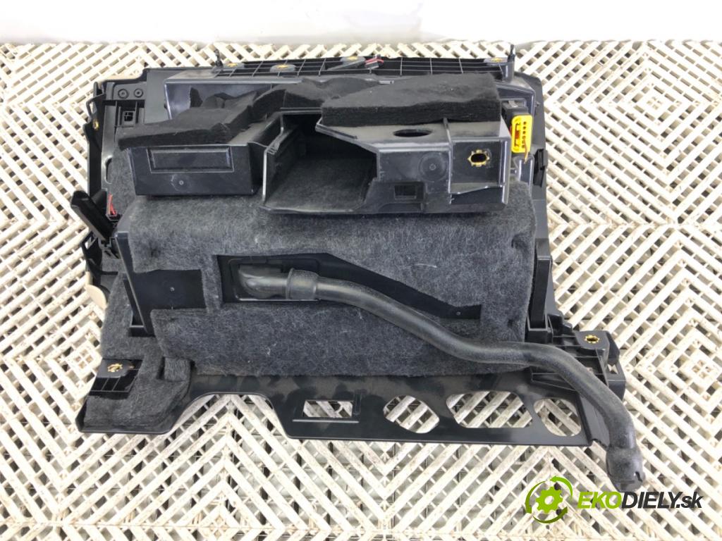 AUDI Q7 (4MB, 4MG) 2015 - 2022    3.0 TDI quattro 200 kW [272 KM] olej napędowy 2015 - 2019  Priehradka, kastlík spolujazdca 4M1857035K (Priehradky, kastlíky)