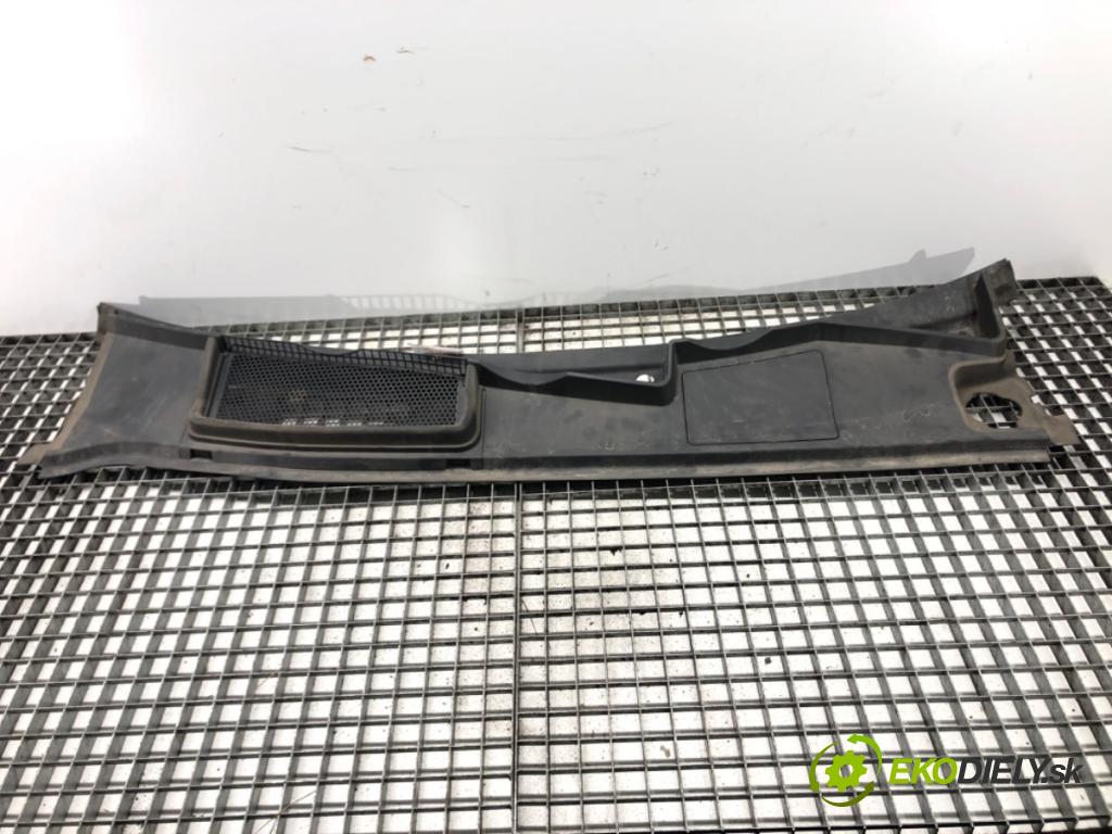 AUDI Q7 (4MB, 4MG) 2015 - 2022    3.0 TDI quattro 200 kW [272 KM] olej napędowy 2015 - 2019  Torpédo, plast pod čelné okno 4M1819447B (Torpéda)