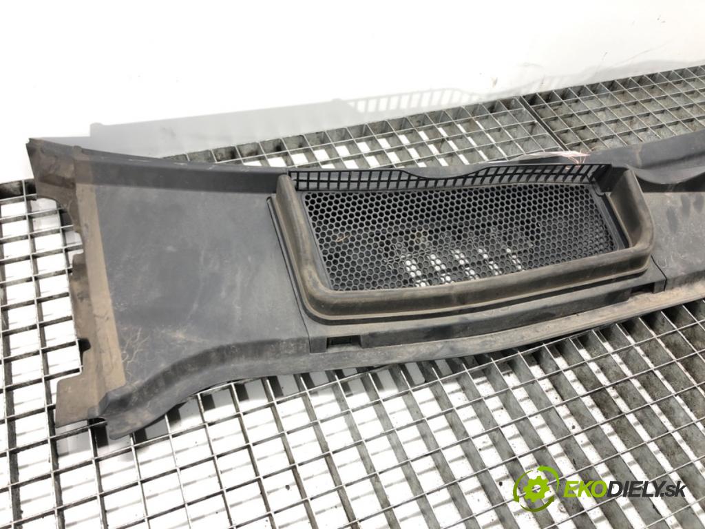 AUDI Q7 (4MB, 4MG) 2015 - 2022    3.0 TDI quattro 200 kW [272 KM] olej napędowy 2015 - 2019  Torpédo, plast pod čelné okno 4M1819447B (Torpéda)