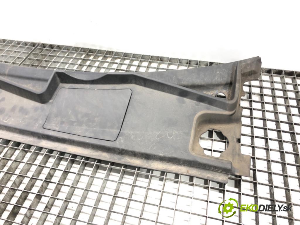 AUDI Q7 (4MB, 4MG) 2015 - 2022    3.0 TDI quattro 200 kW [272 KM] olej napędowy 2015 - 2019  Torpédo, plast pod čelné okno 4M1819447B (Torpéda)