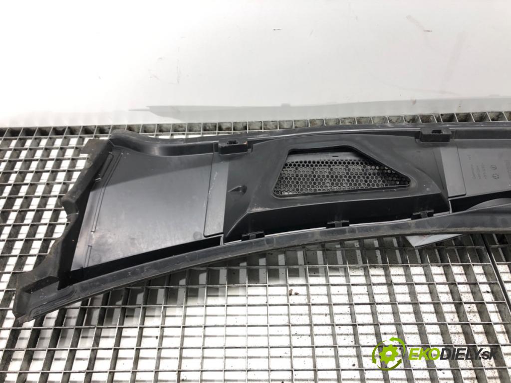 AUDI Q7 (4MB, 4MG) 2015 - 2022    3.0 TDI quattro 200 kW [272 KM] olej napędowy 2015 - 2019  Torpédo, plast pod čelné okno 4M1819447B (Torpéda)