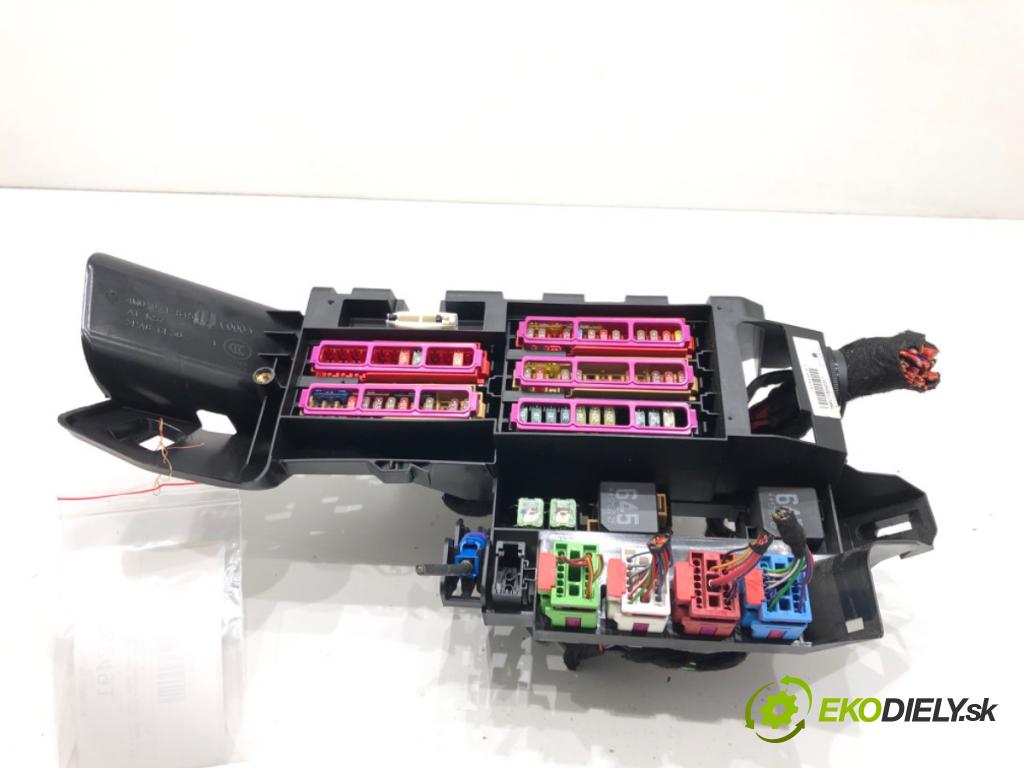 AUDI Q7 (4MB, 4MG) 2015 - 2022    3.0 TDI quattro 200 kW [272 KM] olej napędowy 2015 - 2019  skříňka poistková 4M0971845BR (Pojistkové skříňky)