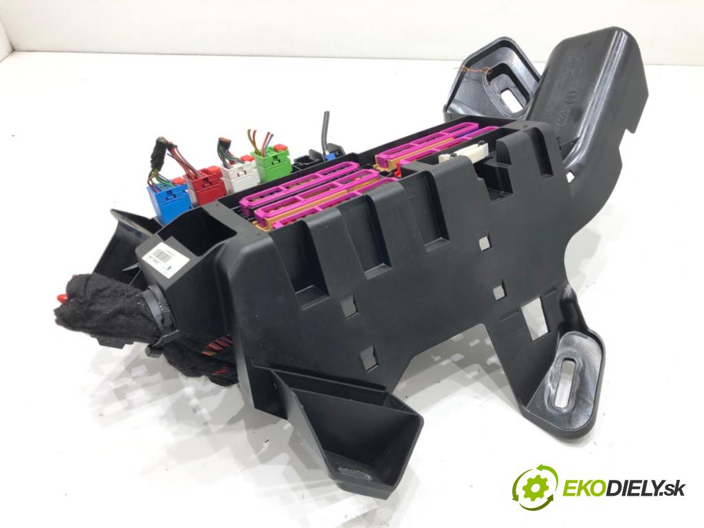 AUDI Q7 (4MB, 4MG) 2015 - 2022    3.0 TDI quattro 200 kW [272 KM] olej napędowy 2015 - 2019  skříňka poistková 4M0971845BR (Pojistkové skříňky)