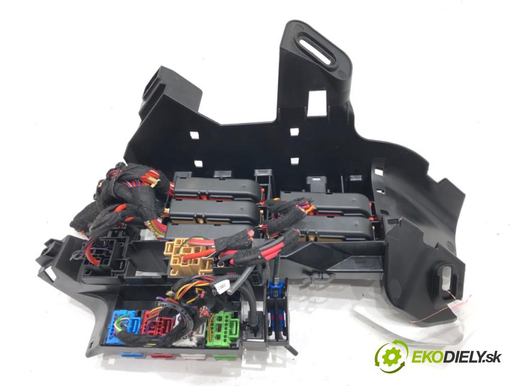 AUDI Q7 (4MB, 4MG) 2015 - 2022    3.0 TDI quattro 200 kW [272 KM] olej napędowy 2015 - 2019  skříňka poistková 4M0971845BR (Pojistkové skříňky)