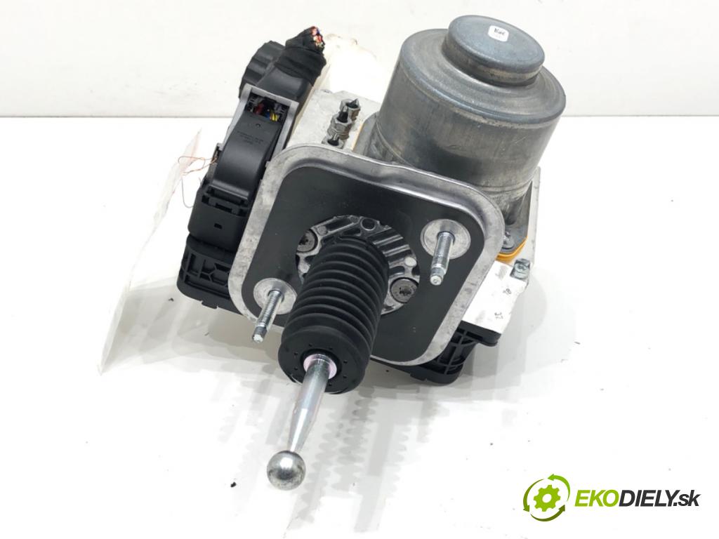 BMW X1 (U11) 2022-2025    s-drive 2.0i 115kW [156KM] BENZYNA  Posilovač bŕzd 5B55D46