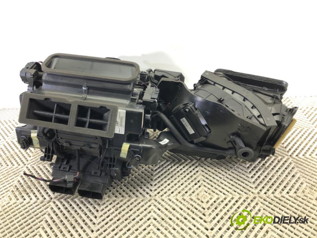 AUDI A8 D5 (4N2, 4N8) 2017 - 2022    60 TFSI Mild Hybrid quattro 338 kW [460 KM] Hybryda silnik benzynowy / elektryczny 2018 - 2022  topné těleso radiátor topení komplet KOMBAJN 4M1820005BL (Radiátory topení)