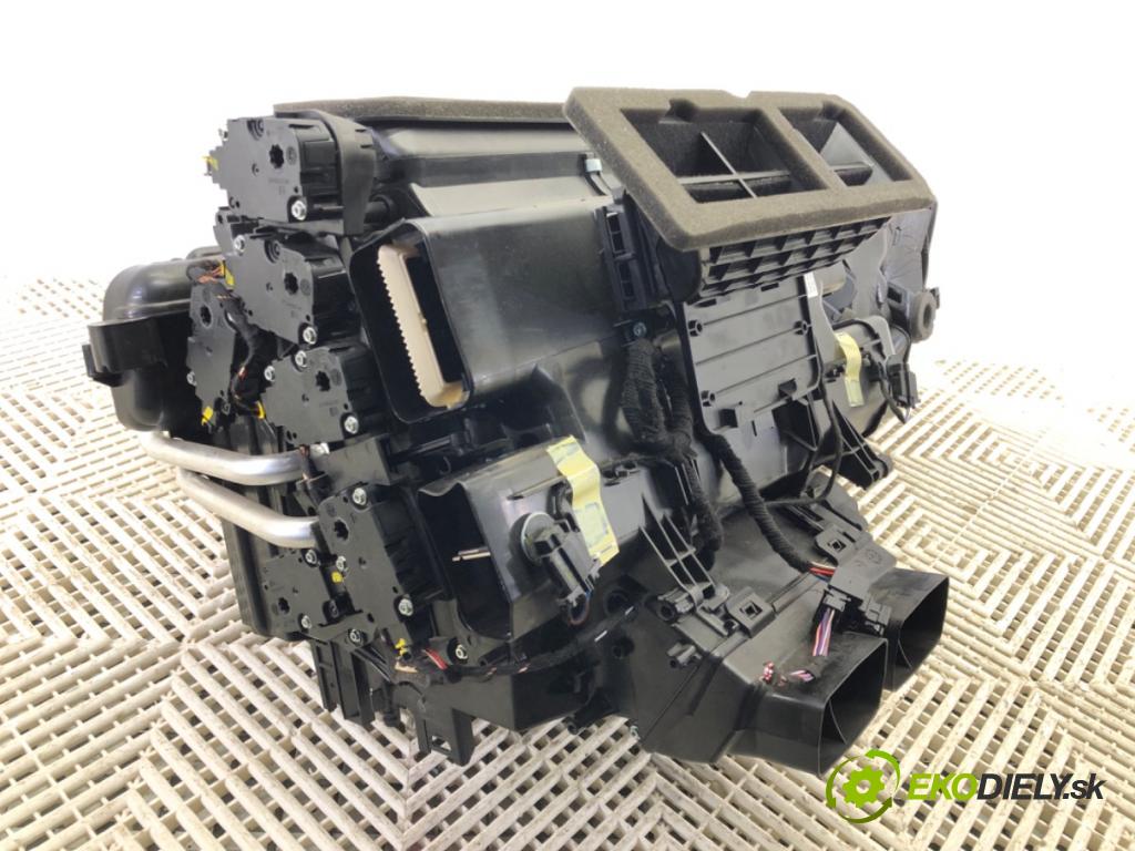 AUDI A8 D5 (4N2, 4N8) 2017 - 2022    60 TFSI Mild Hybrid quattro 338 kW [460 KM] Hybryda silnik benzynowy / elektryczny 2018 - 2022  topné těleso radiátor topení komplet KOMBAJN 4M1820005BL (Radiátory topení)