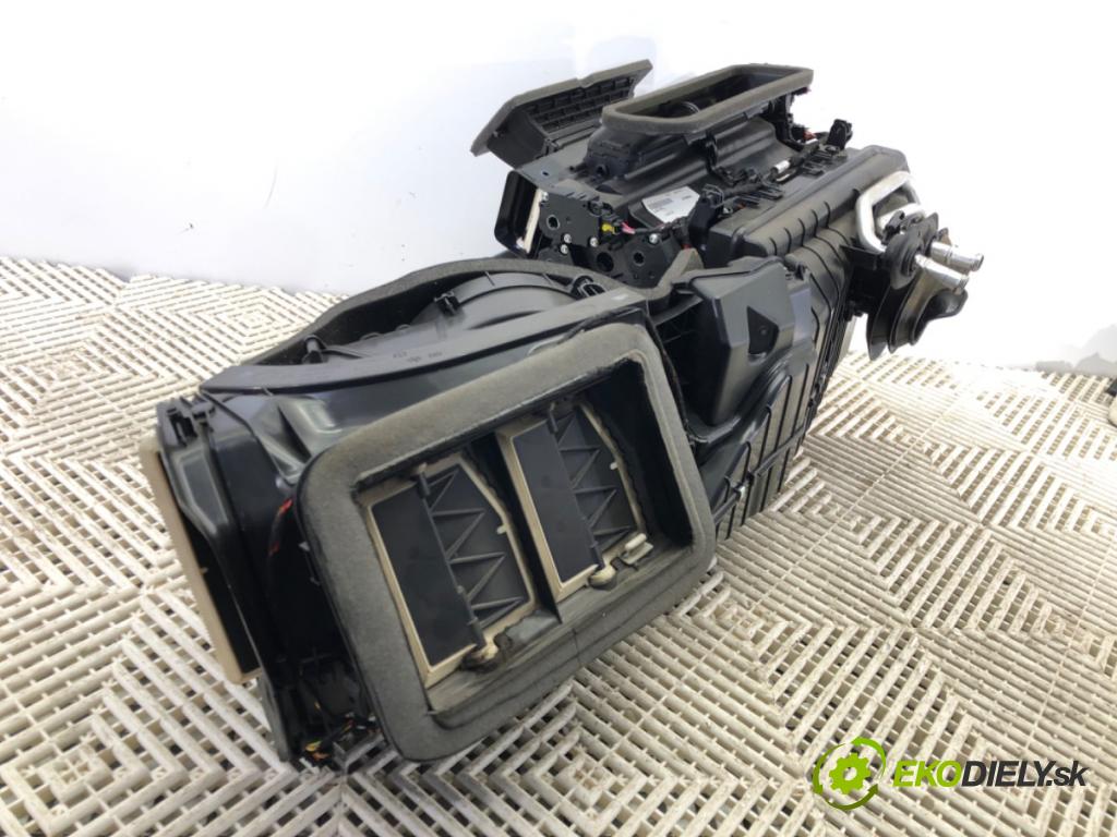 AUDI A8 D5 (4N2, 4N8) 2017 - 2022    60 TFSI Mild Hybrid quattro 338 kW [460 KM] Hybryda silnik benzynowy / elektryczny 2018 - 2022  topné těleso radiátor topení komplet KOMBAJN 4M1820005BL (Radiátory topení)