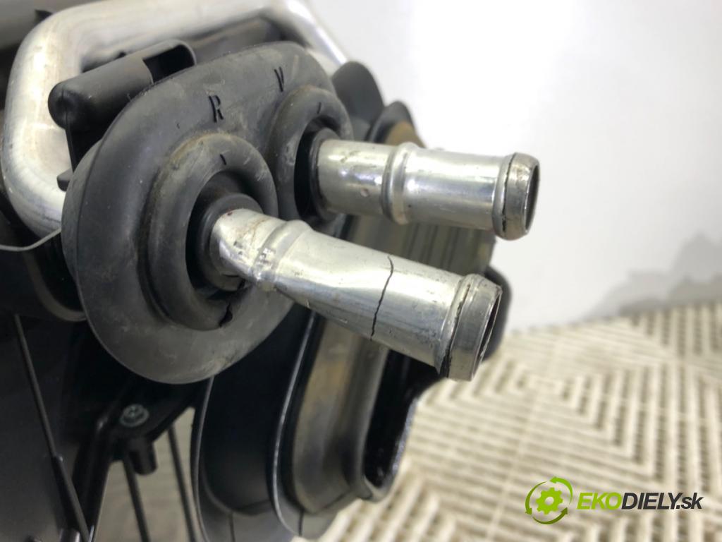 AUDI A8 D5 (4N2, 4N8) 2017 - 2022    60 TFSI Mild Hybrid quattro 338 kW [460 KM] Hybryda silnik benzynowy / elektryczny 2018 - 2022  topné těleso radiátor topení komplet KOMBAJN 4M1820005BL (Radiátory topení)