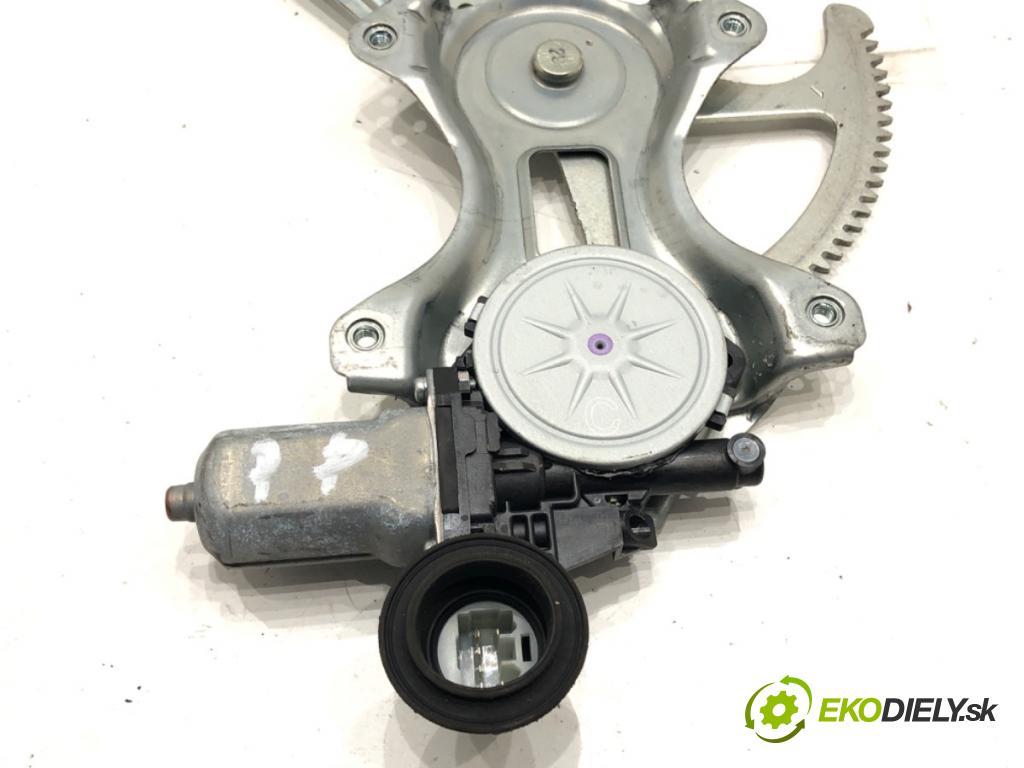 TOYOTA RAV 4 IV (_A4_) 2012 - 2022    2.5 Hybrid (AVA42_) 114 kW [155 KM] Hybryda silnik benzynowy / elektryczny 2015 - 2018  mechanismus okna pravý zadní část