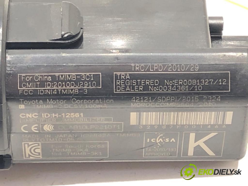 TOYOTA RAV 4 IV (_A4_) 2012 - 2022    2.5 Hybrid (AVA42_) 114 kW [155 KM] Hybryda silnik benzynowy / elektryczny 2015 - 2018  vypínač Start brzdových svetiel H-12561 (Prepínače, spínače, tlačidlá a ovládače kúrenia)