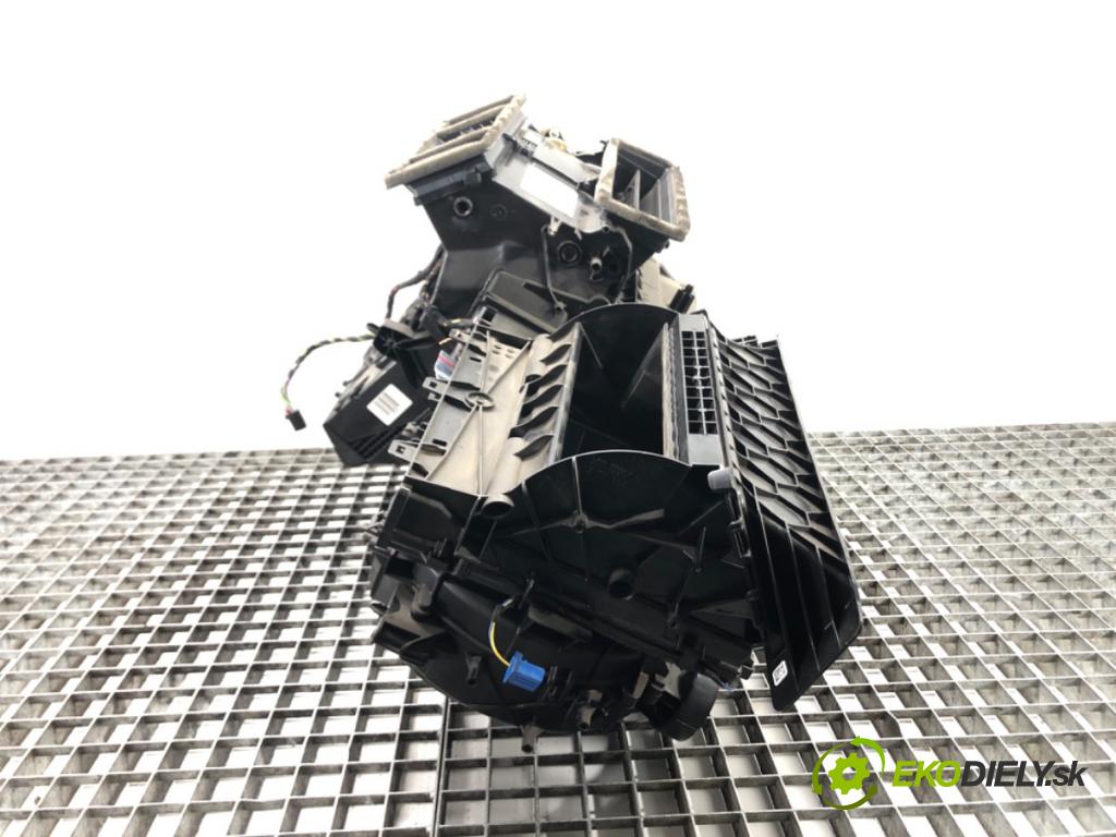 MAN TGE Autobus 2017 - 2022    2.0 TDI 130 kW [177 KM] olej napędowy 2017 - 2022  Výhrevné teleso, radiátor kúrenia 7C1971565D (Radiátory kúrenia)