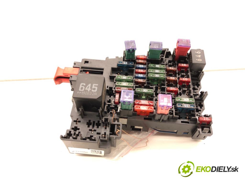 MAN TGE Autobus 2017 - 2022    2.0 TDI 130 kW [177 KM] olej napędowy 2017 - 2022  skříňka poistková  (Pojistkové skříňky)