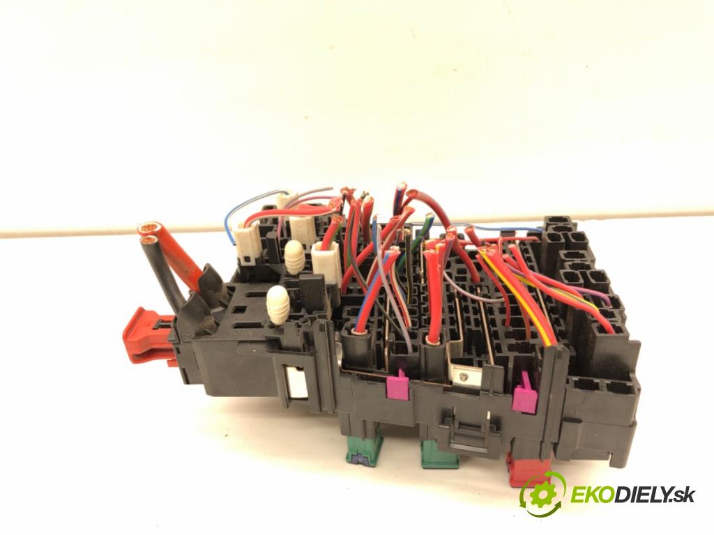 MAN TGE Autobus 2017 - 2022    2.0 TDI 130 kW [177 KM] olej napędowy 2017 - 2022  skříňka poistková  (Pojistkové skříňky)