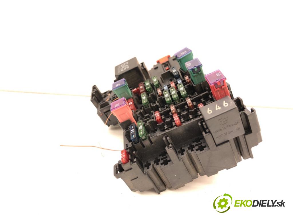 MAN TGE Autobus 2017 - 2022    2.0 TDI 130 kW [177 KM] olej napędowy 2017 - 2022  skříňka poistková  (Pojistkové skříňky)